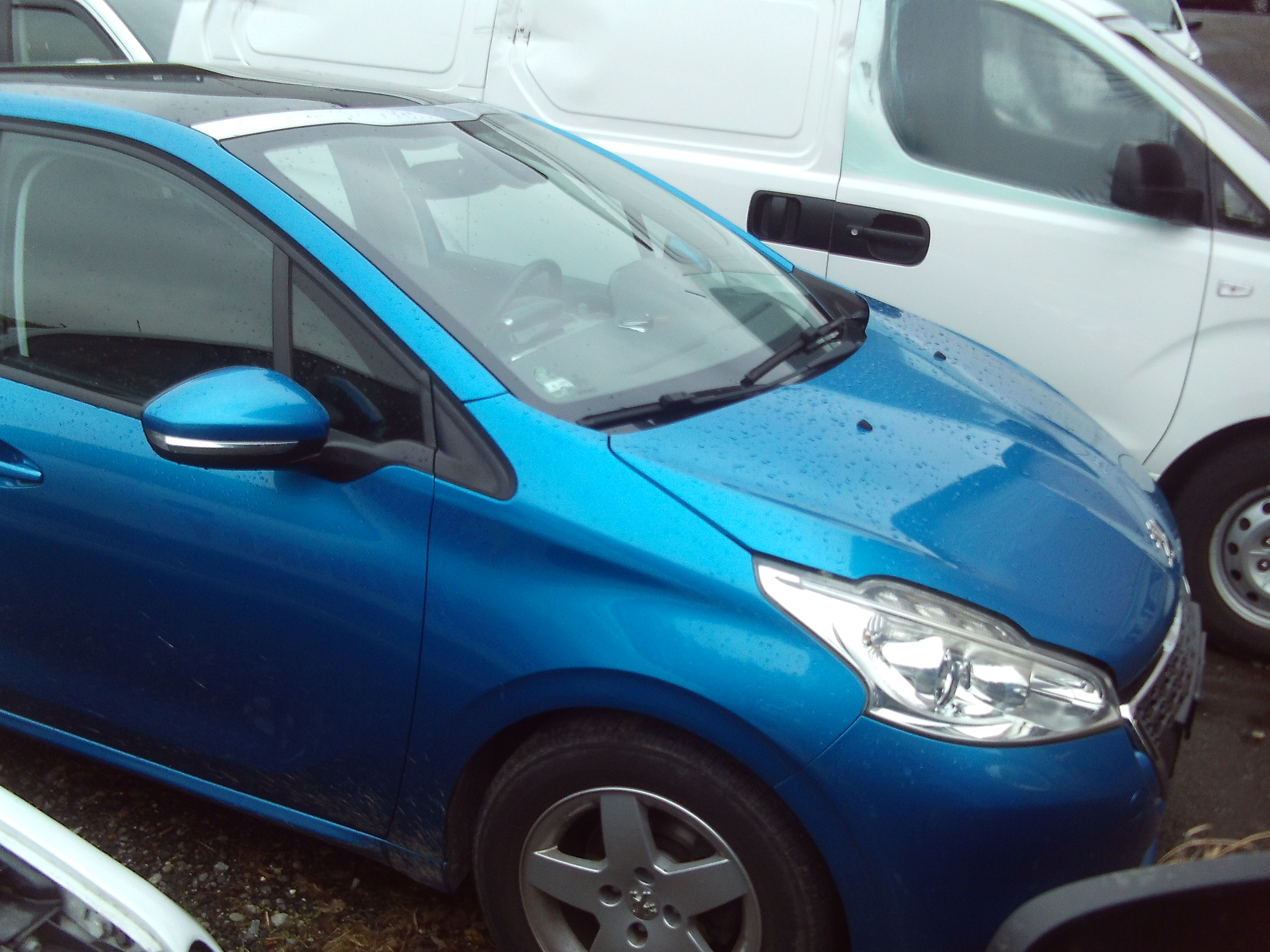 peugeot208blau_1.JPG