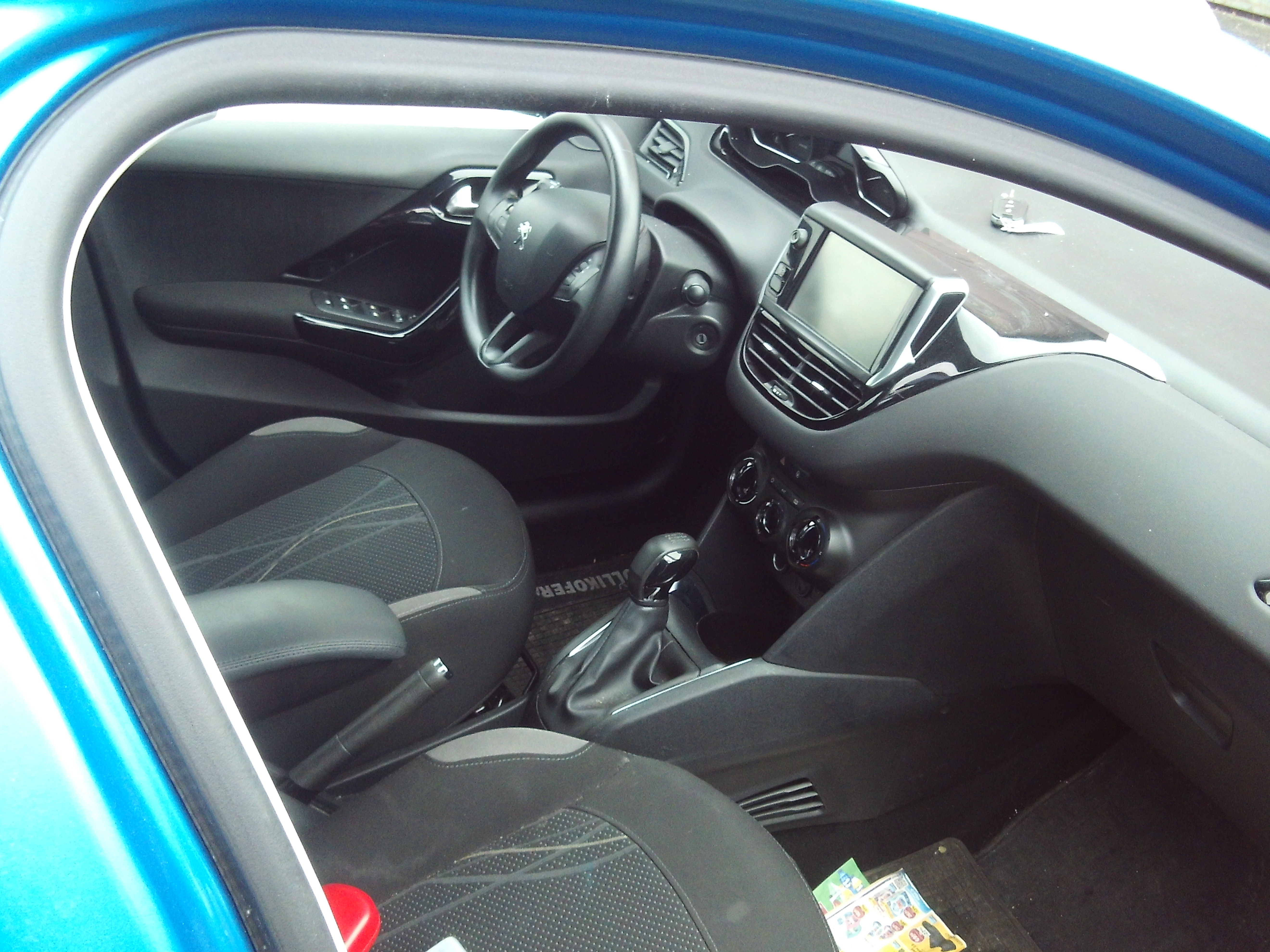peugeot208blau_4.JPG