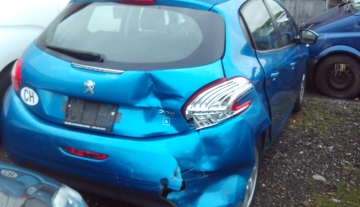 peugeot208blau_2.JPG